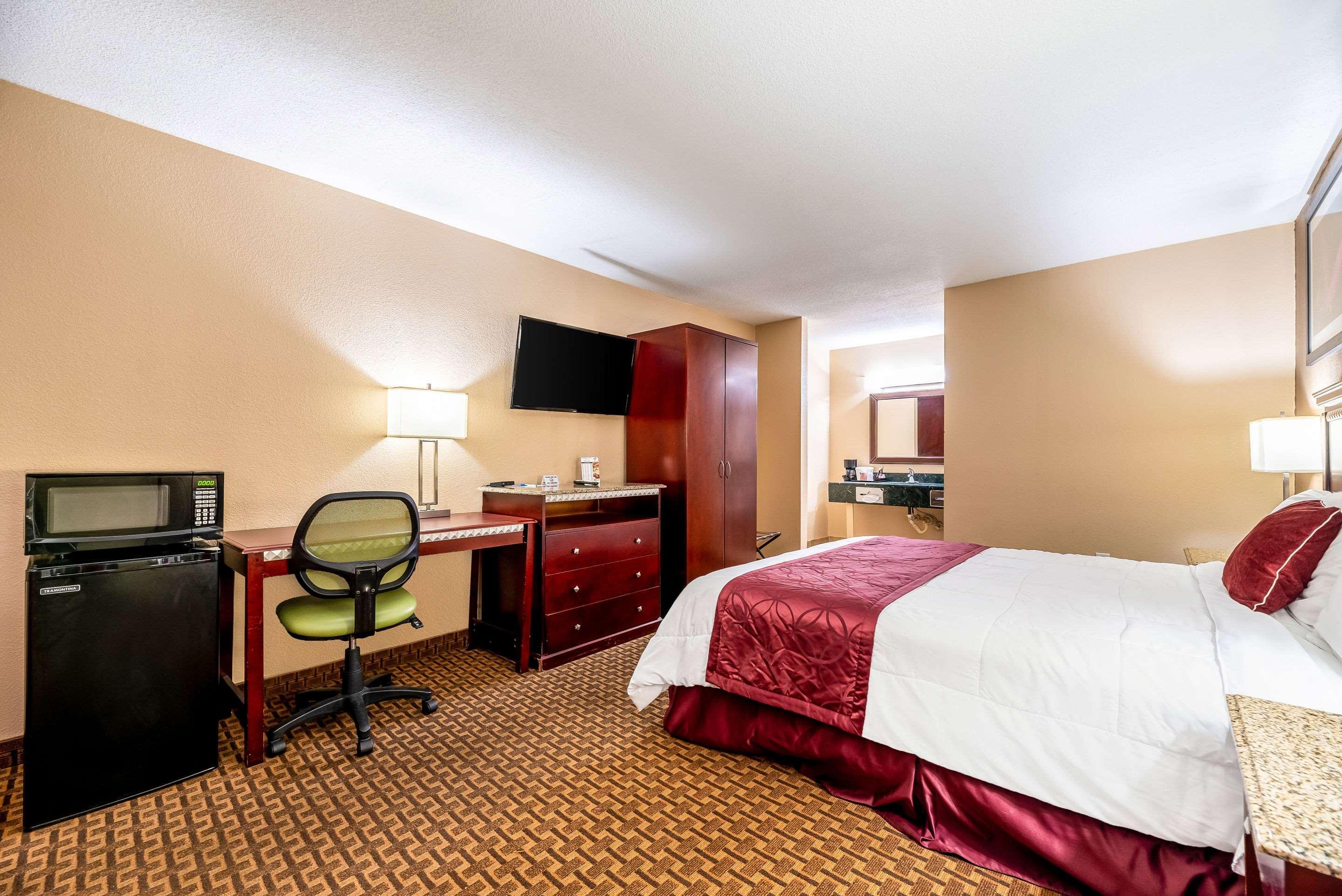 Rodeway Inn Bushnell Экстерьер фото