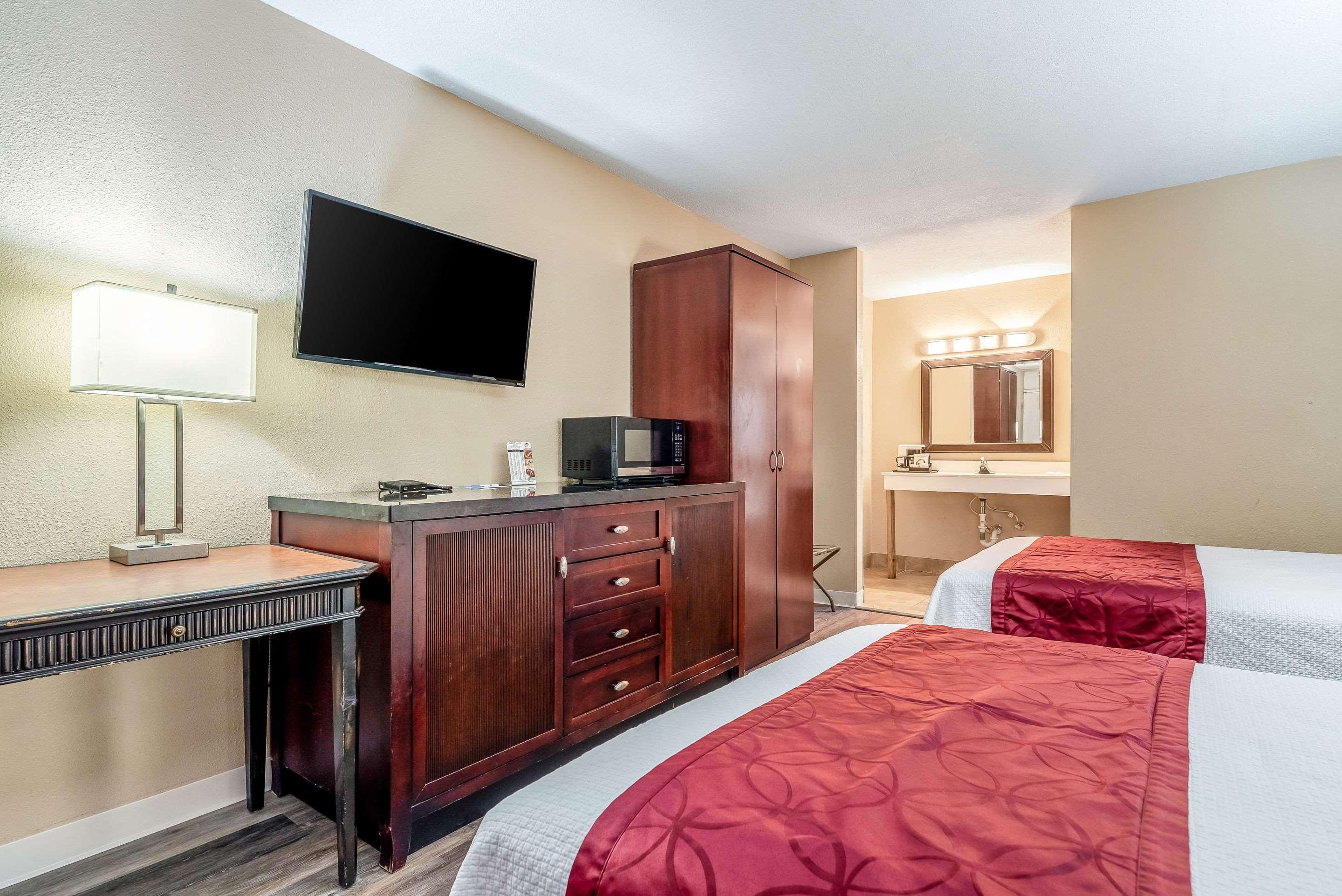 Rodeway Inn Bushnell Экстерьер фото
