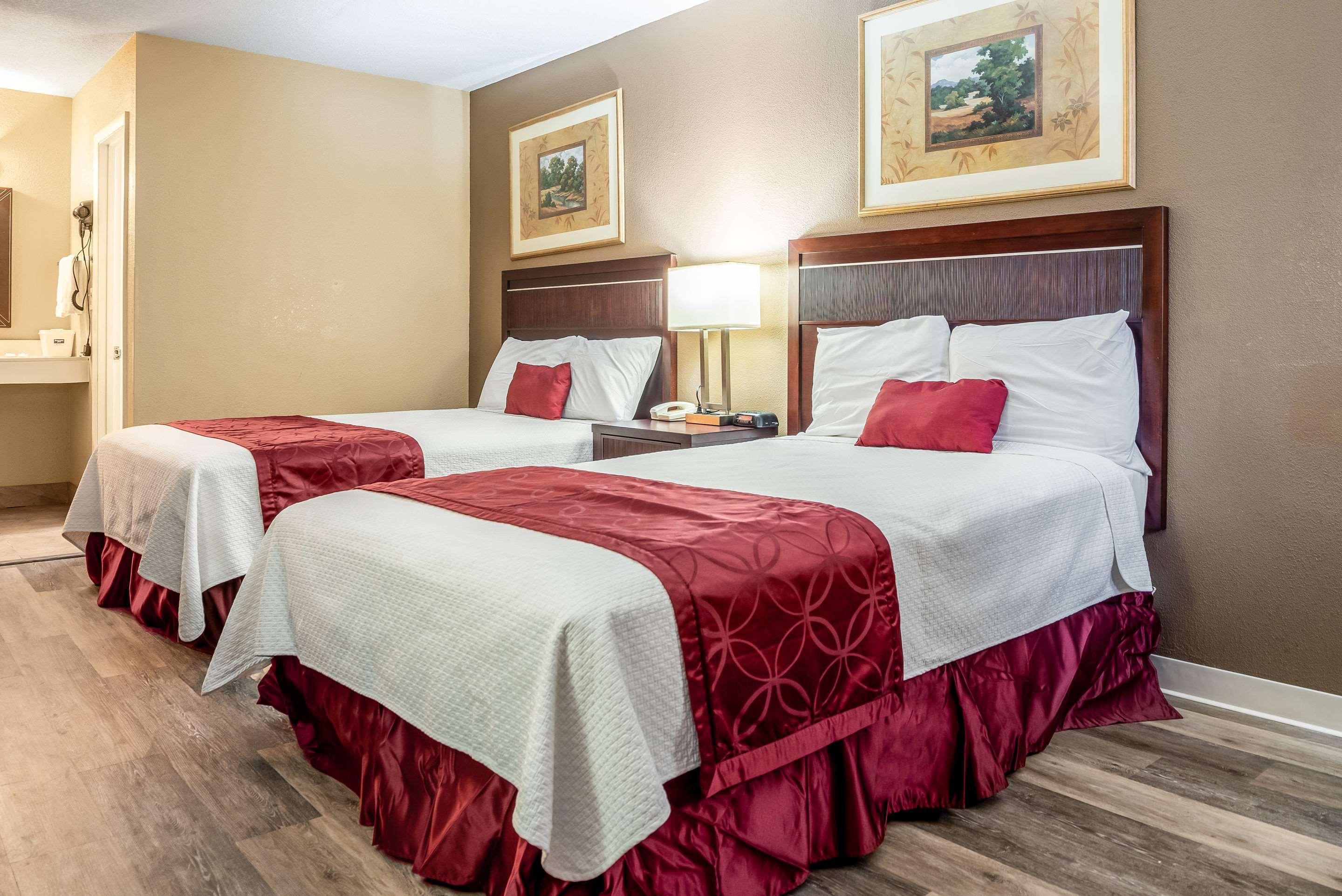 Rodeway Inn Bushnell Экстерьер фото
