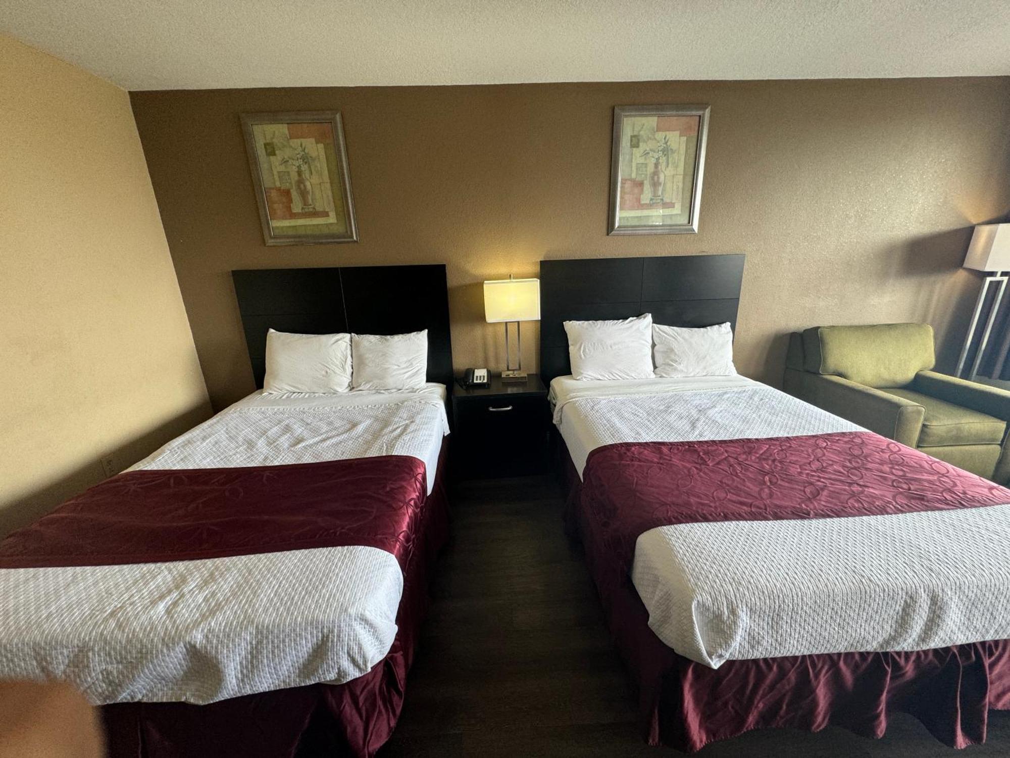 Rodeway Inn Bushnell Экстерьер фото