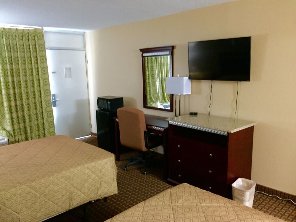 Rodeway Inn Bushnell Экстерьер фото