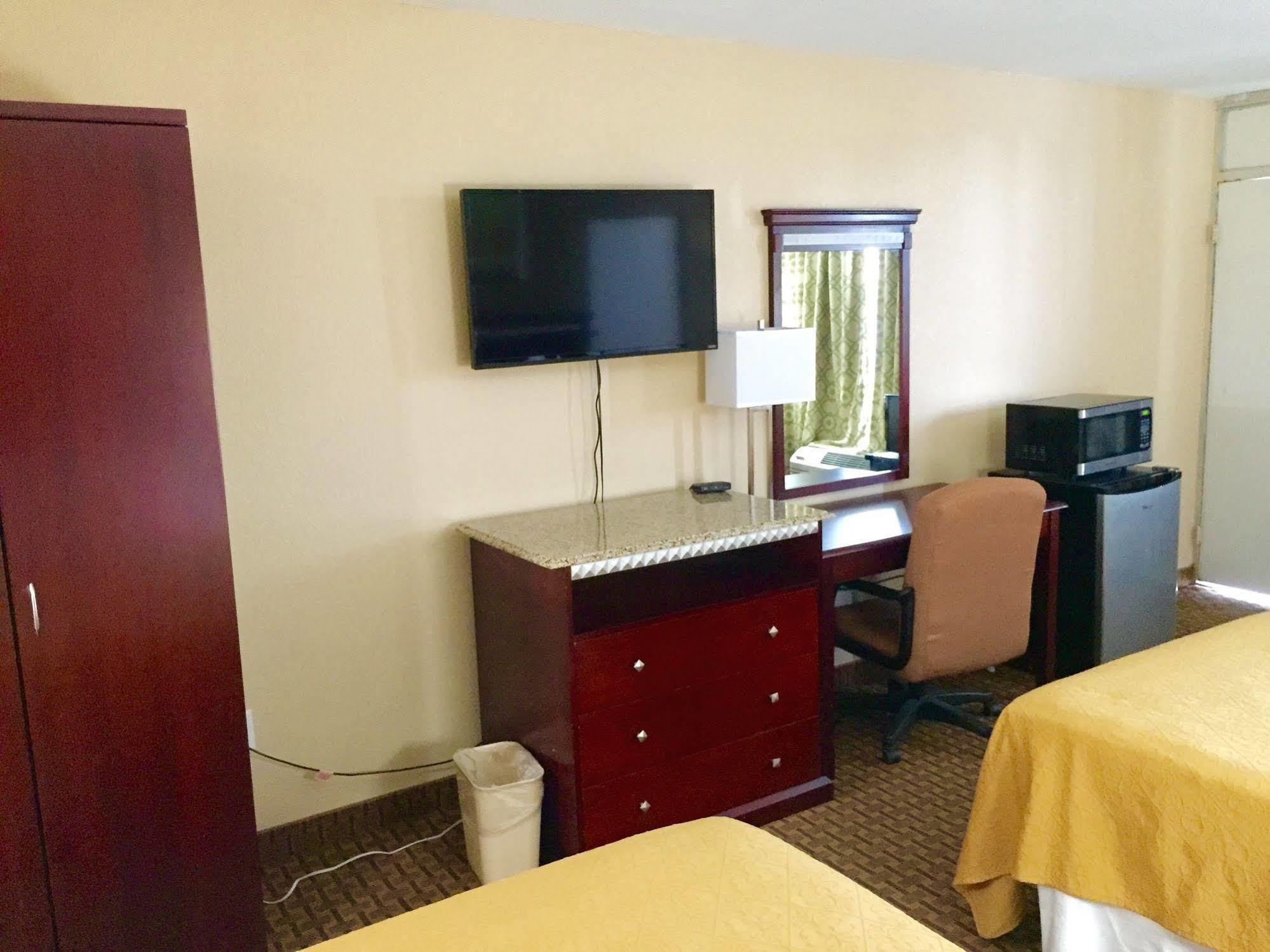 Rodeway Inn Bushnell Экстерьер фото