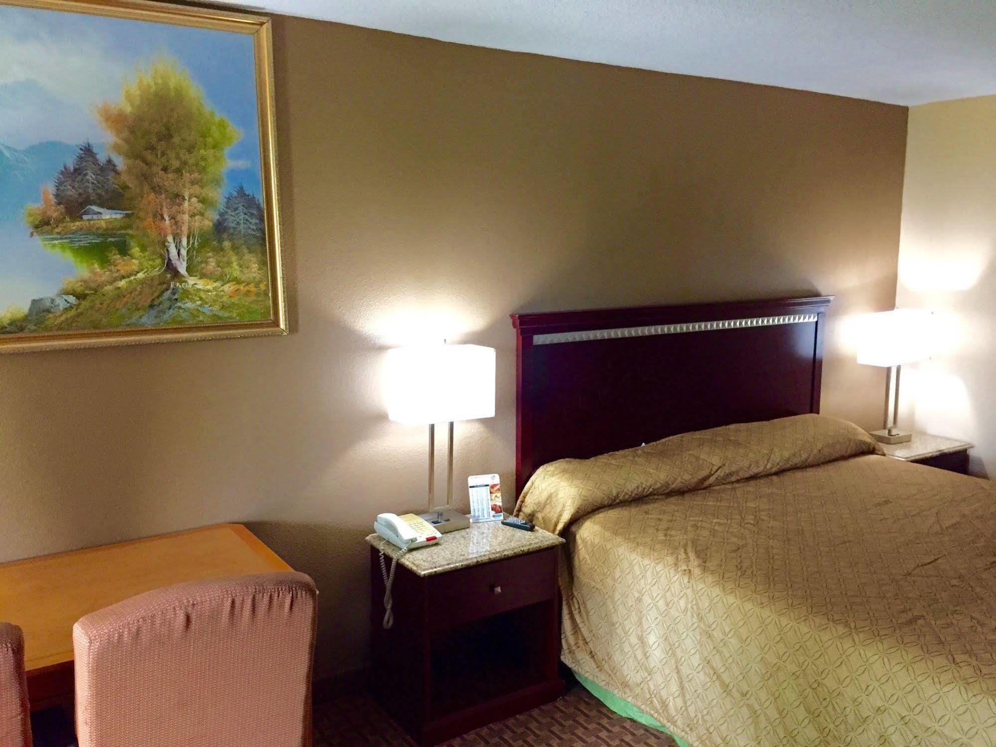 Rodeway Inn Bushnell Экстерьер фото