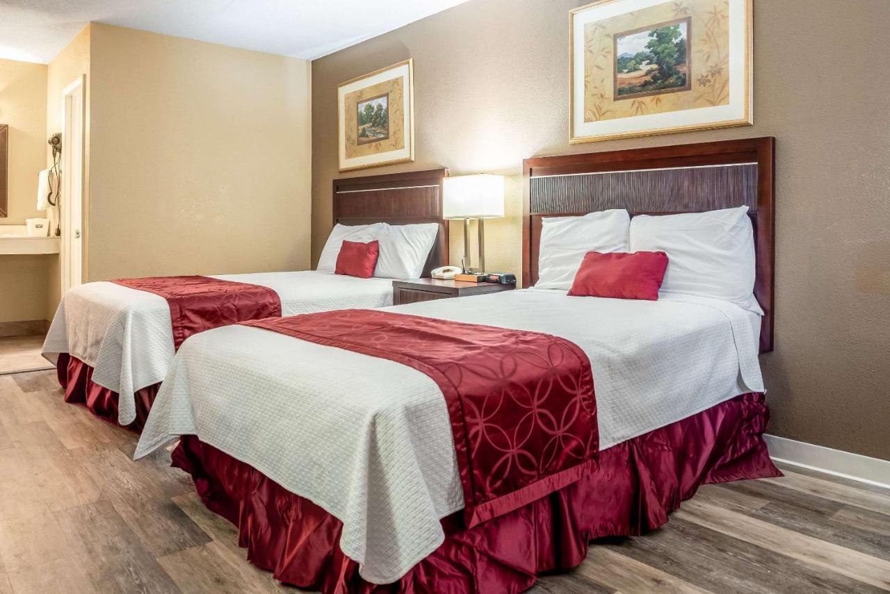 Rodeway Inn Bushnell Экстерьер фото